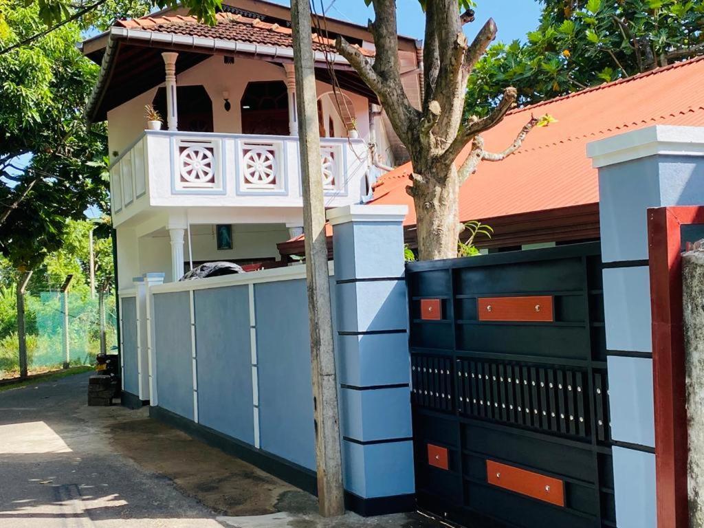 Antonio Transit Katunayake Exterior photo