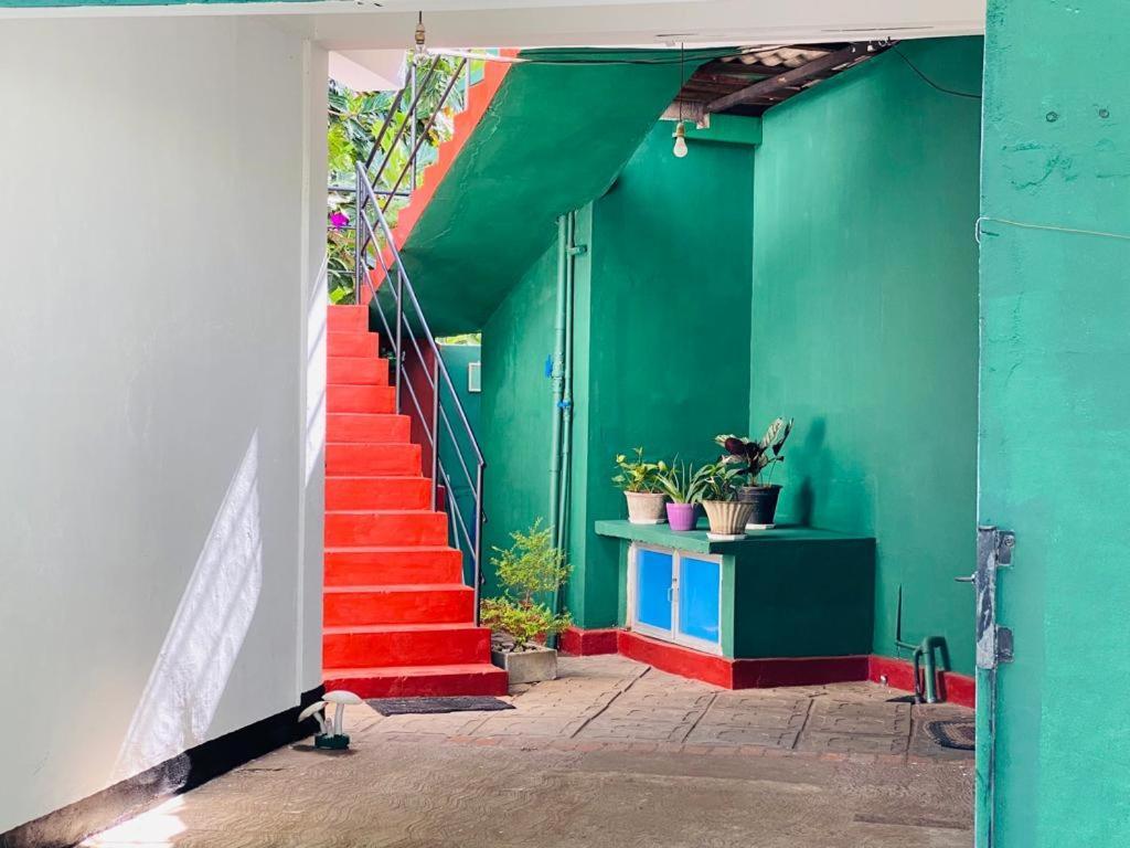 Antonio Transit Katunayake Exterior photo